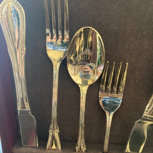 New 24KT Gold Plated Cutlery/Flatware Set in Wooden Chest - Picture 7 of 10